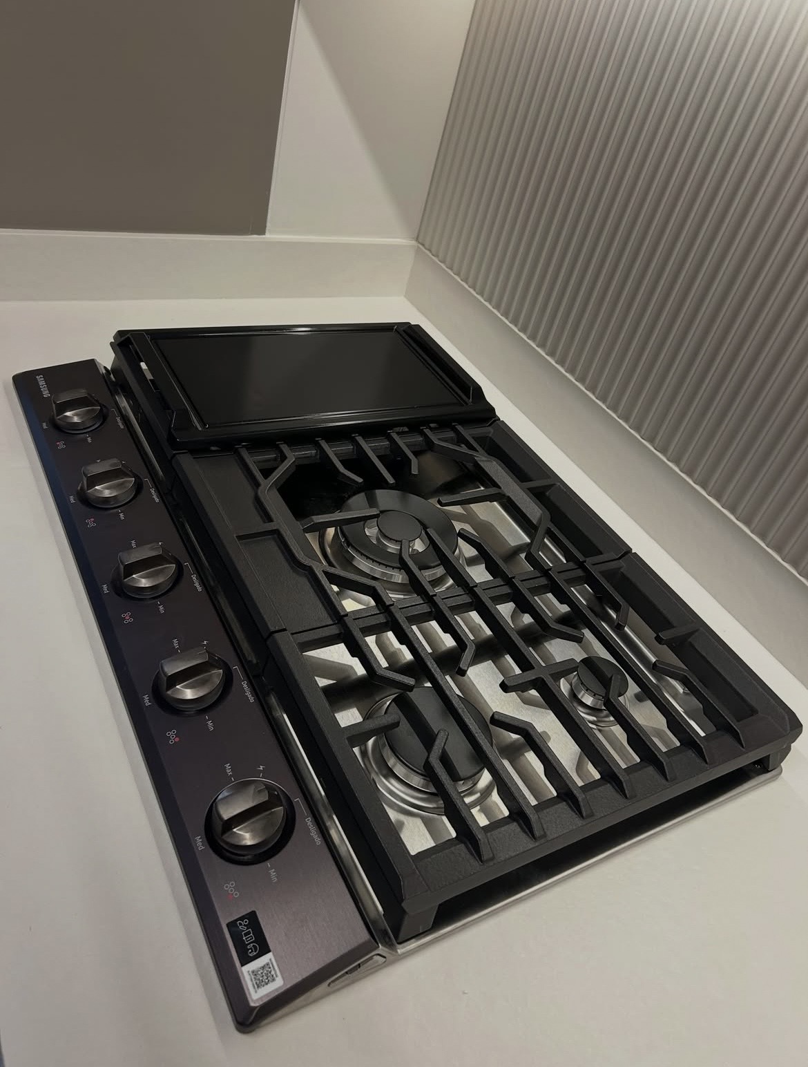 Cooktop a gás Samsung instalado pela HCSTEC em bancada planejada